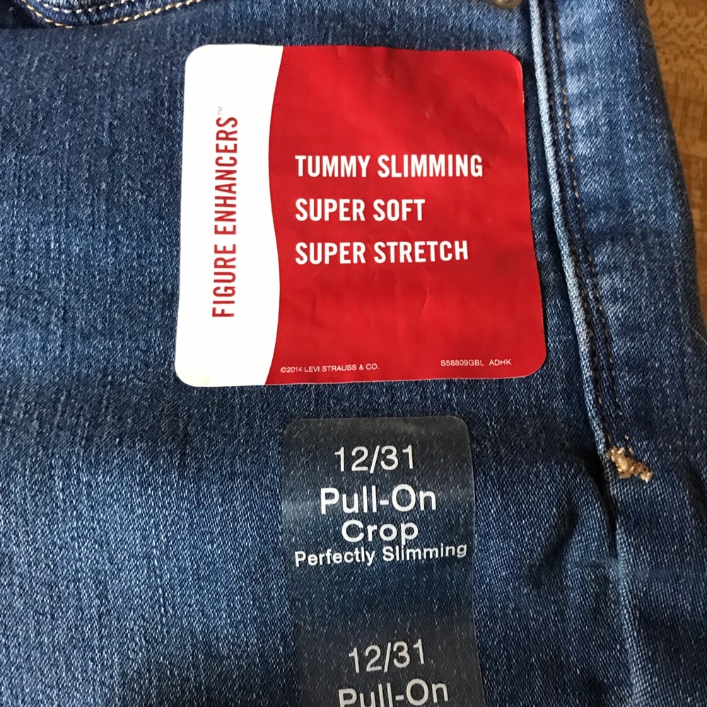 🌸Levi’s Cropped Jeans - Picture 5 of 8